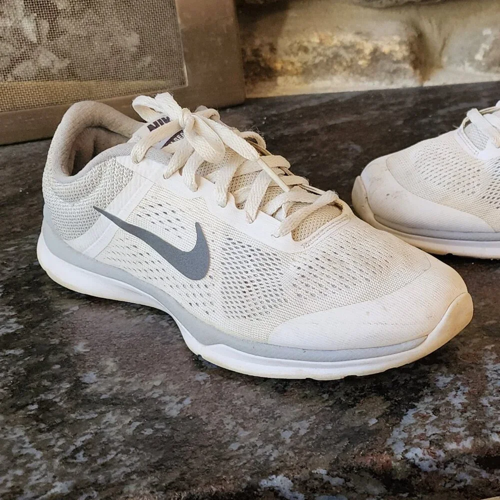 Nike 807333-100 In-Season 5 Training Sneakers Size 6